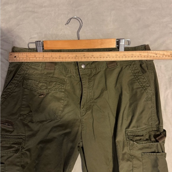 Cabela's Green Cargo Pants Durable Outdoor Wear - Picture 3 of 6